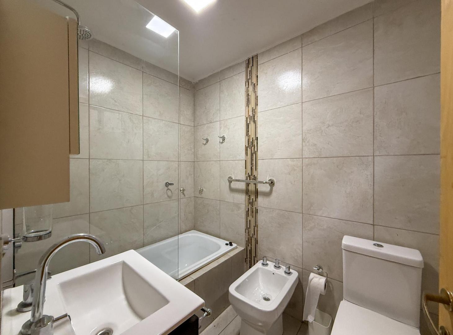 Foto de Venta casa Steel Framing de 2 dormitoritos con pileta y cochera barrio Campiña de Piñero, imagen 3