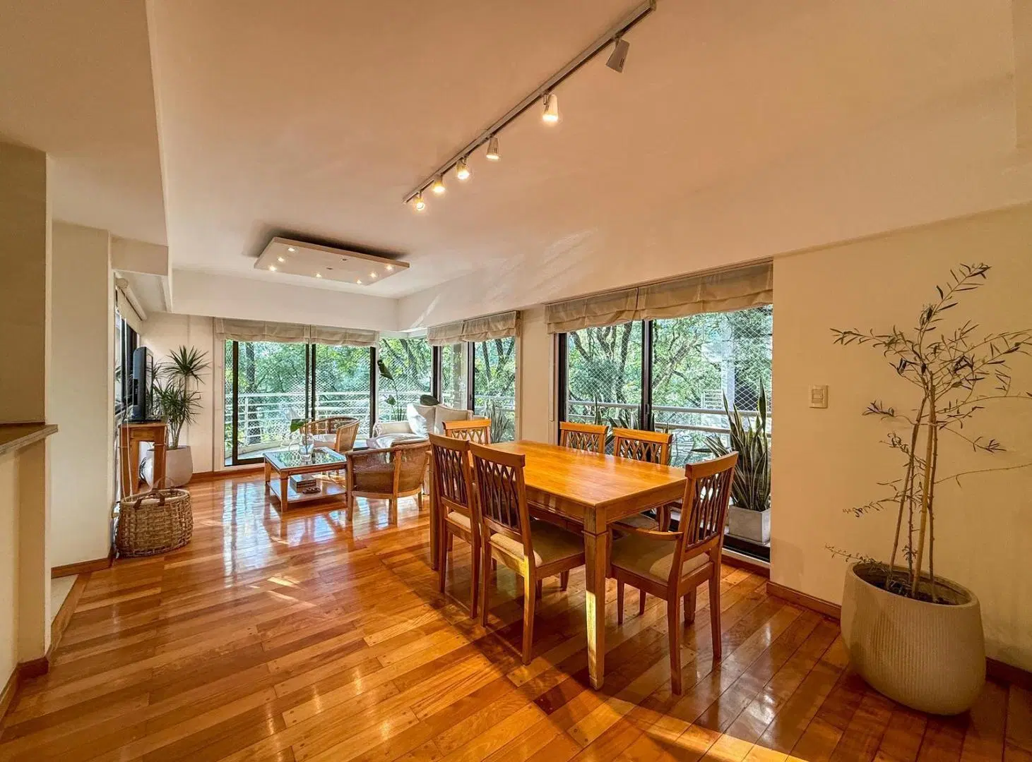 Venta departamento de 3 dormitorios con balcón zona Rio, Rosario 2
