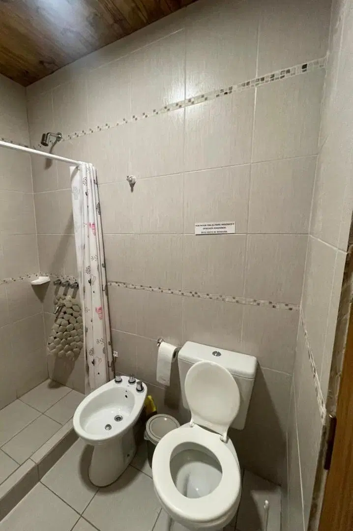 Venta casa de 2 dormitorios con pileta y jardín Los Carrizales, Clarke, Santa Fe 1