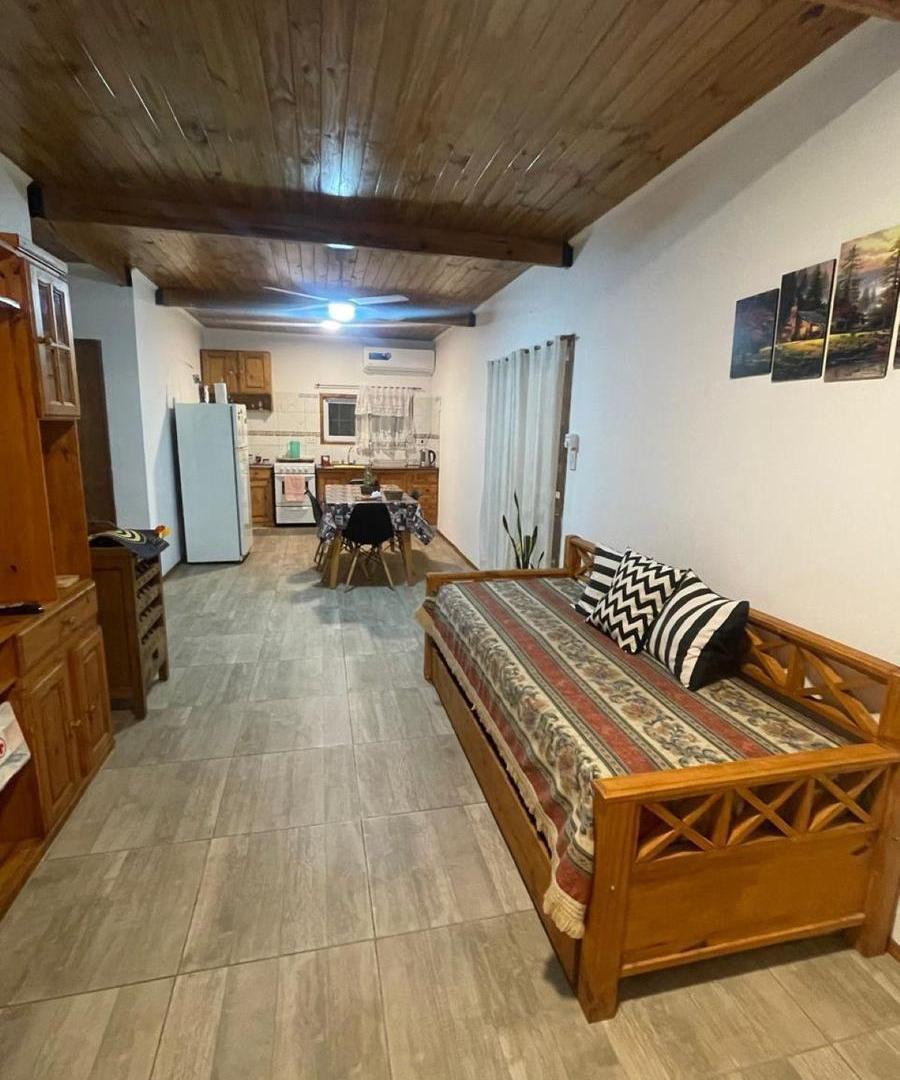 Venta casa de 2 dormitorios con pileta y jardín Los Carrizales, Clarke, Santa Fe