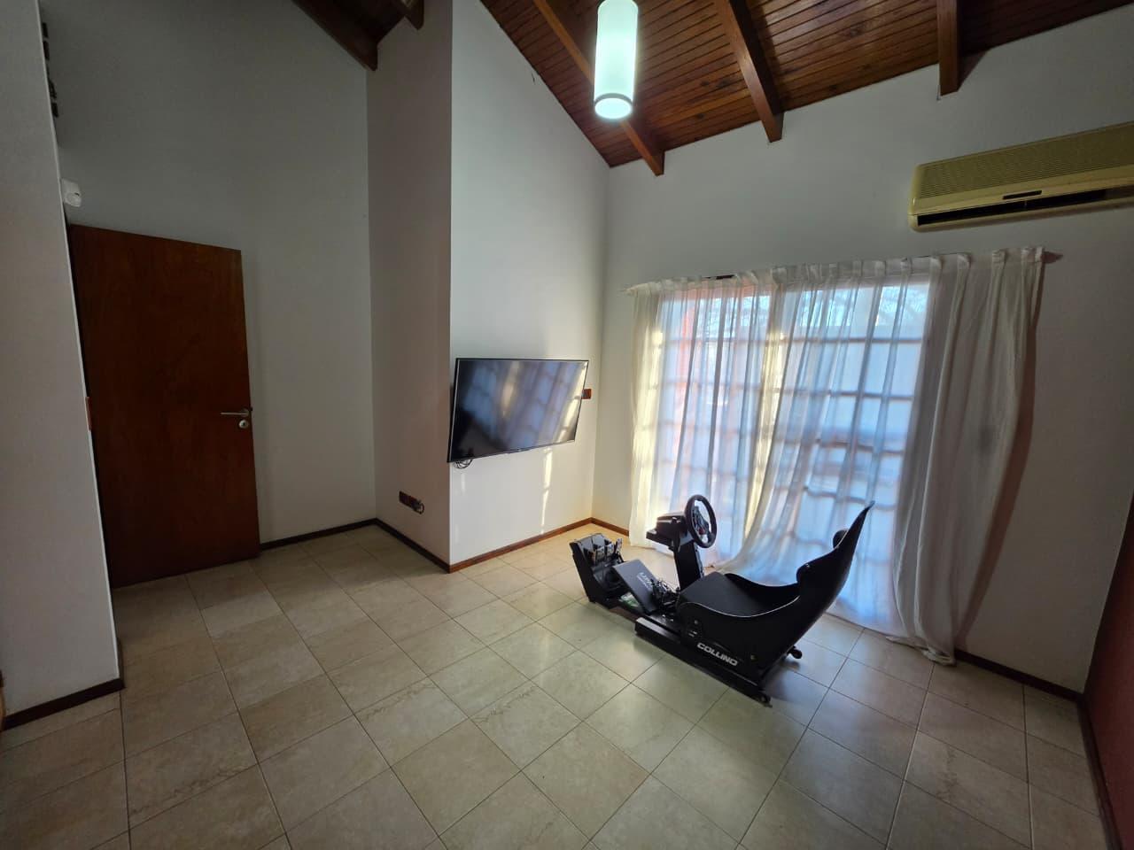 Foto de Venta casa de 2 plantas con 3 dormitorios y cochera ,patio y quincho, imagen 4