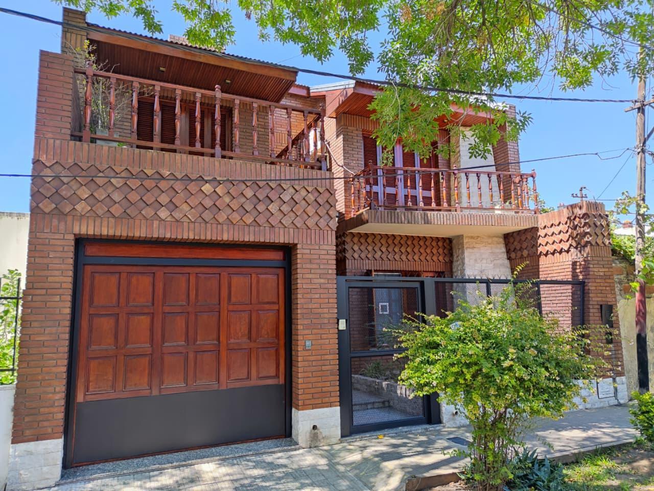 Foto de Venta casa de 2 plantas con 3 dormitorios y cochera ,patio y quincho, imagen 3