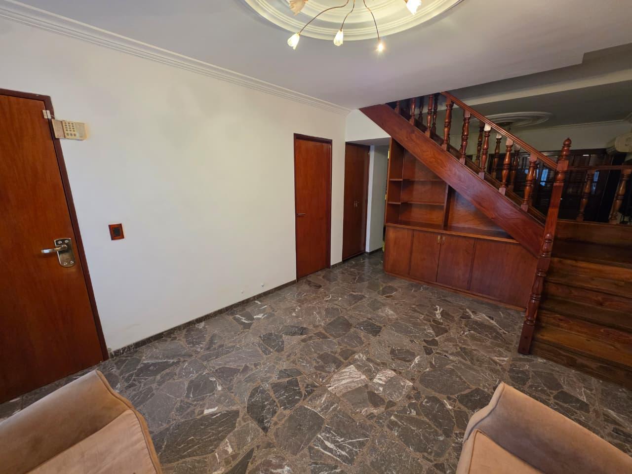 Foto de Venta casa de 2 plantas con 3 dormitorios y cochera ,patio y quincho, imagen 5