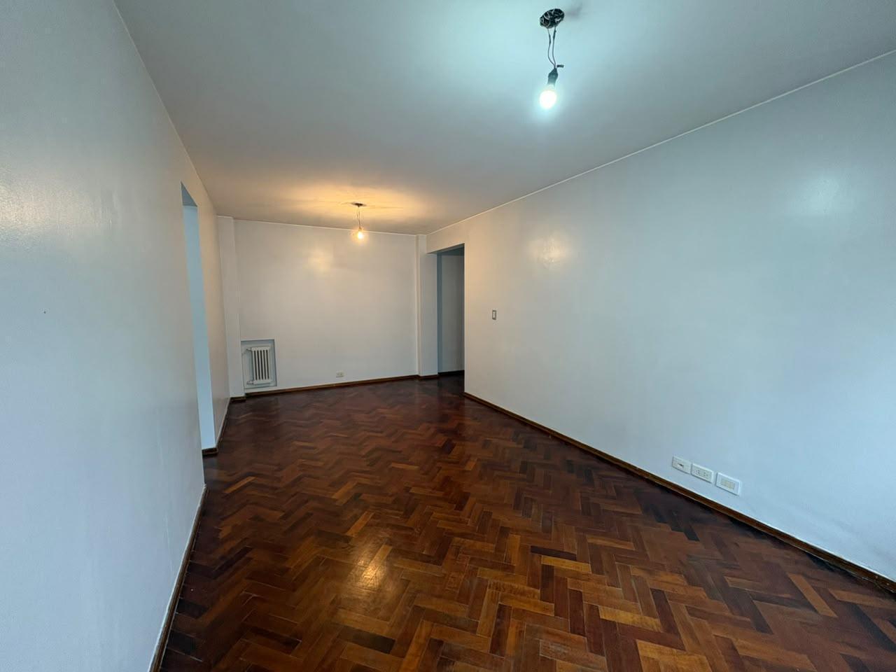 Foto de Alquiler departamento de 2 dormitorios con cochera zona Centro, Rosario, imagen 1