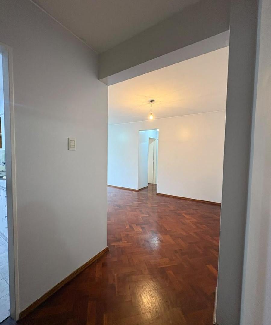 Foto de Alquiler departamento de 2 dormitorios con cochera zona Centro, Rosario, imagen 2