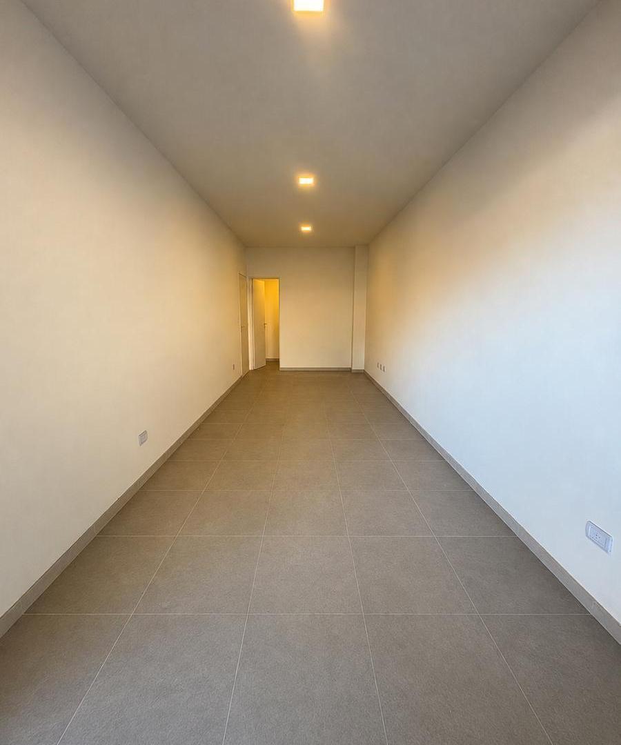 Foto de Venta local comercial a la calle en barrio Echesortu, Rosario, imagen 2