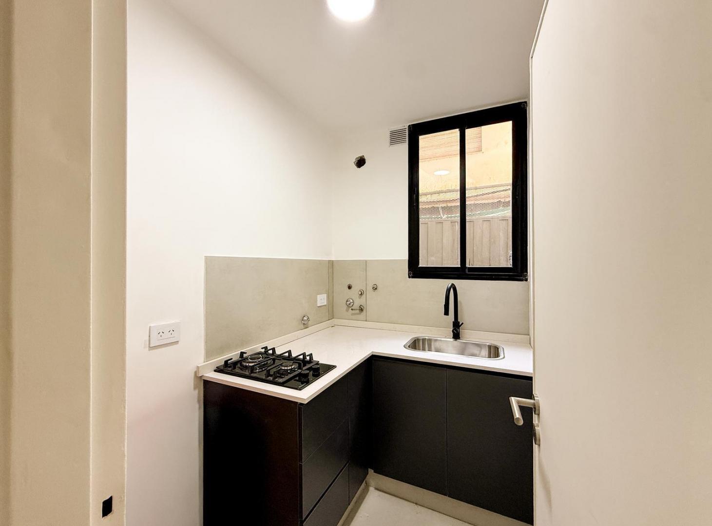 Foto de Venta departamento reciclado a nuevo de 1 dormitorio en barrio Martin, imagen 2