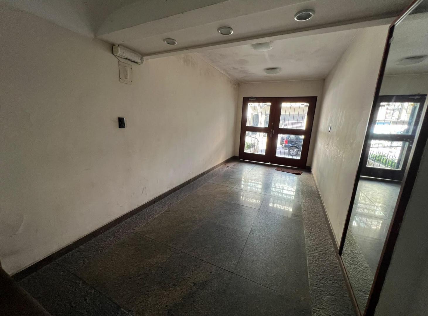 Foto de Venta departamento de 1 dormitorio con cochera barrio Martin, Rosario, imagen 2