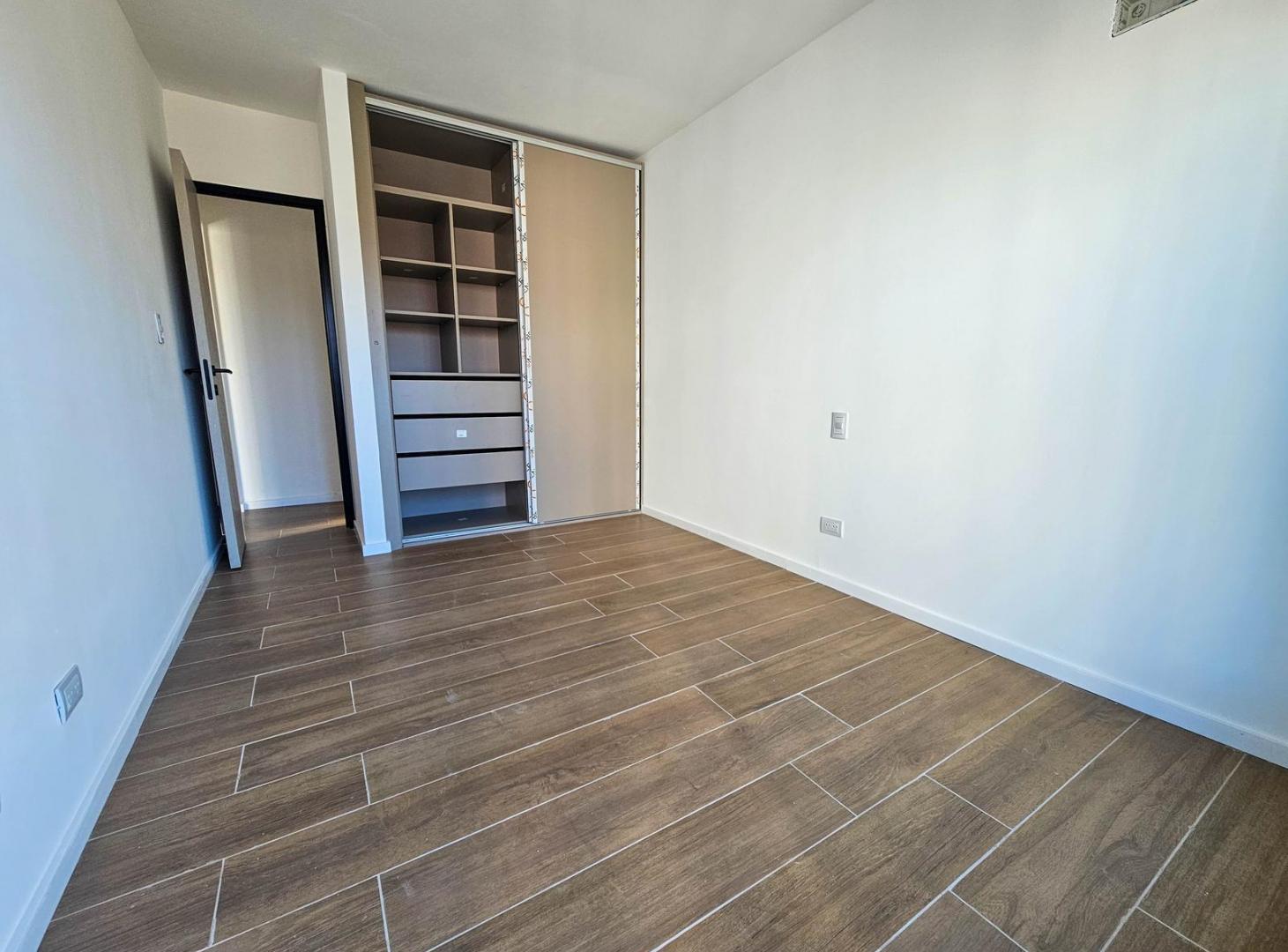 Foto de VENTA DEPARTAMENTO 2 DORMITORIOS CON PRINCIPAL EN SUITE Y BALCÓN, imagen 4