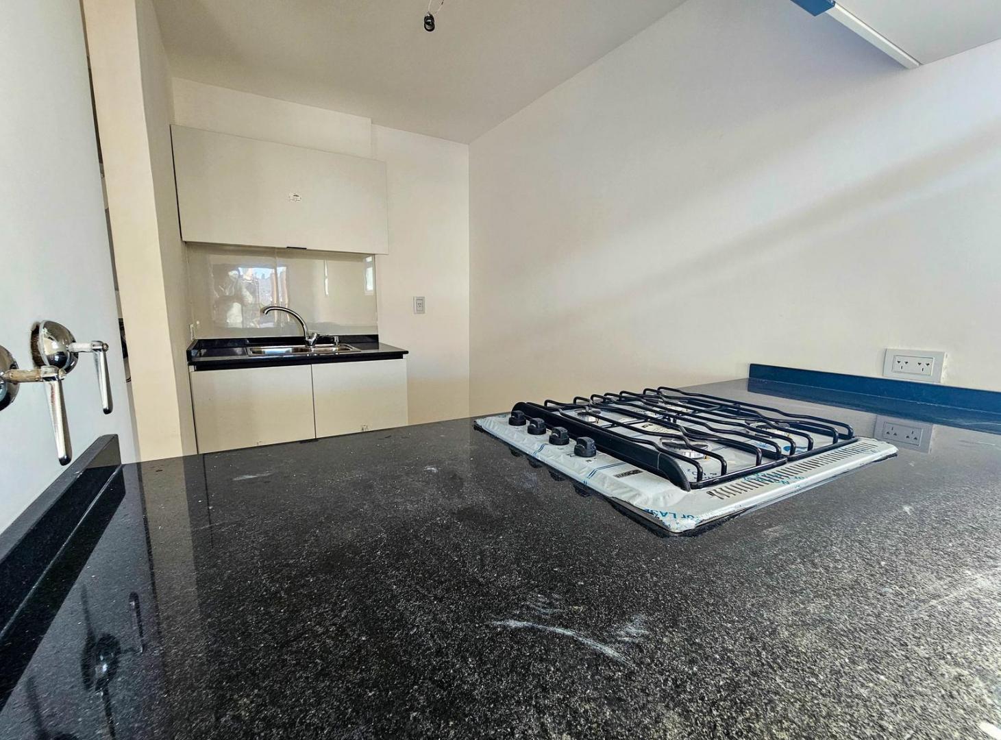 Foto de VENTA DEPARTAMENTO 2 DORMITORIOS CON PRINCIPAL EN SUITE Y BALCÓN, imagen 2