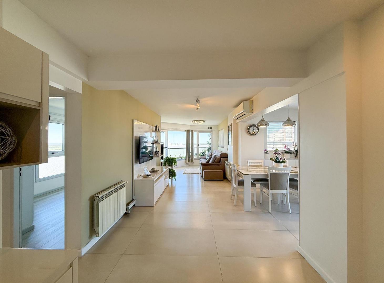 Foto de Venta departamento piso exclusivo de 2 dormitorios con vista al Rio y, imagen 1