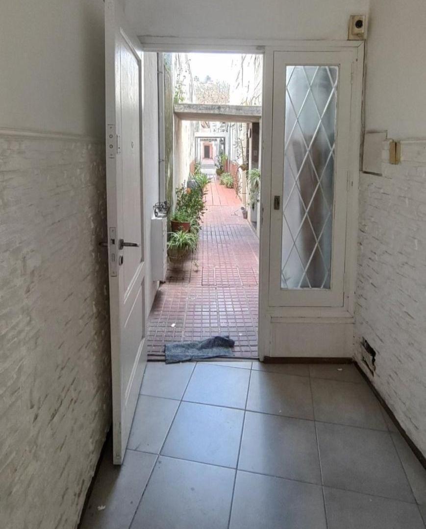 Foto de Venta departamento de pasillo en PH de 2 dormitorios con terraza barrio, imagen 4