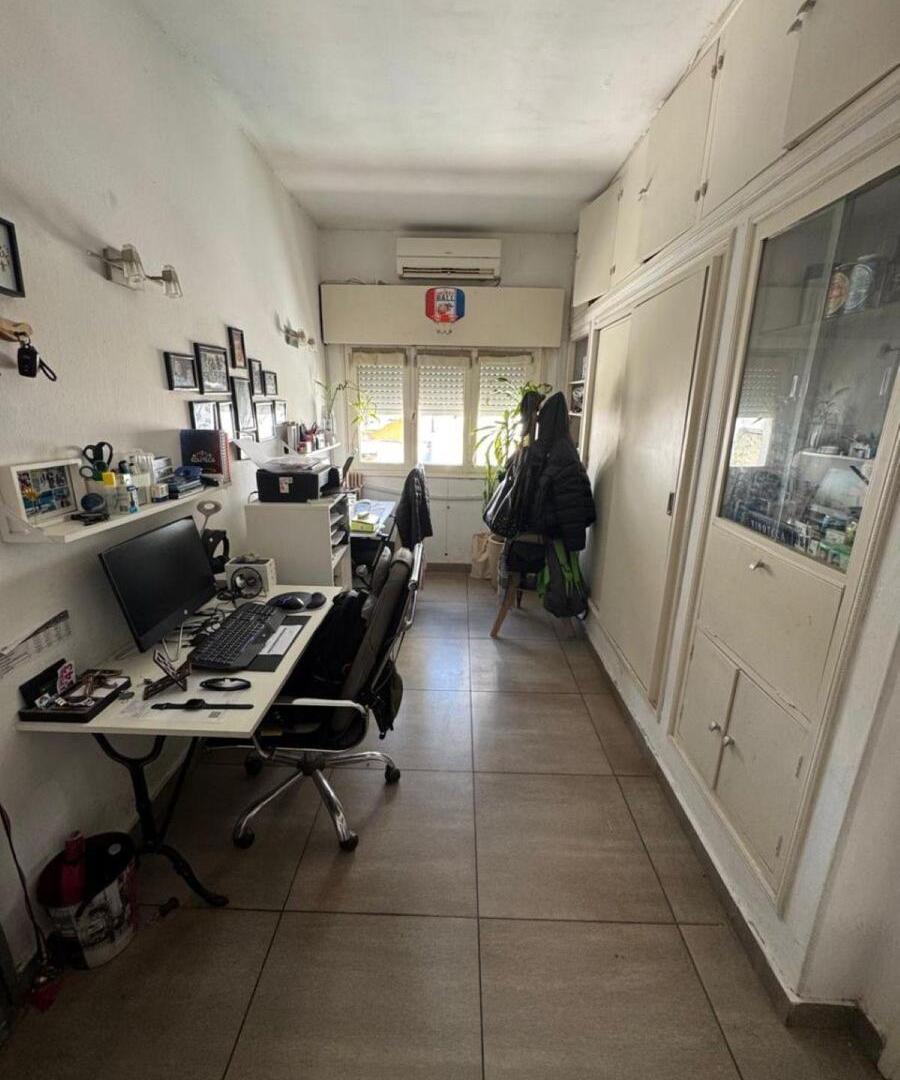 Foto de Venta departamento por escalera de 2 dormitorios zona Centro, Rosario, imagen 2