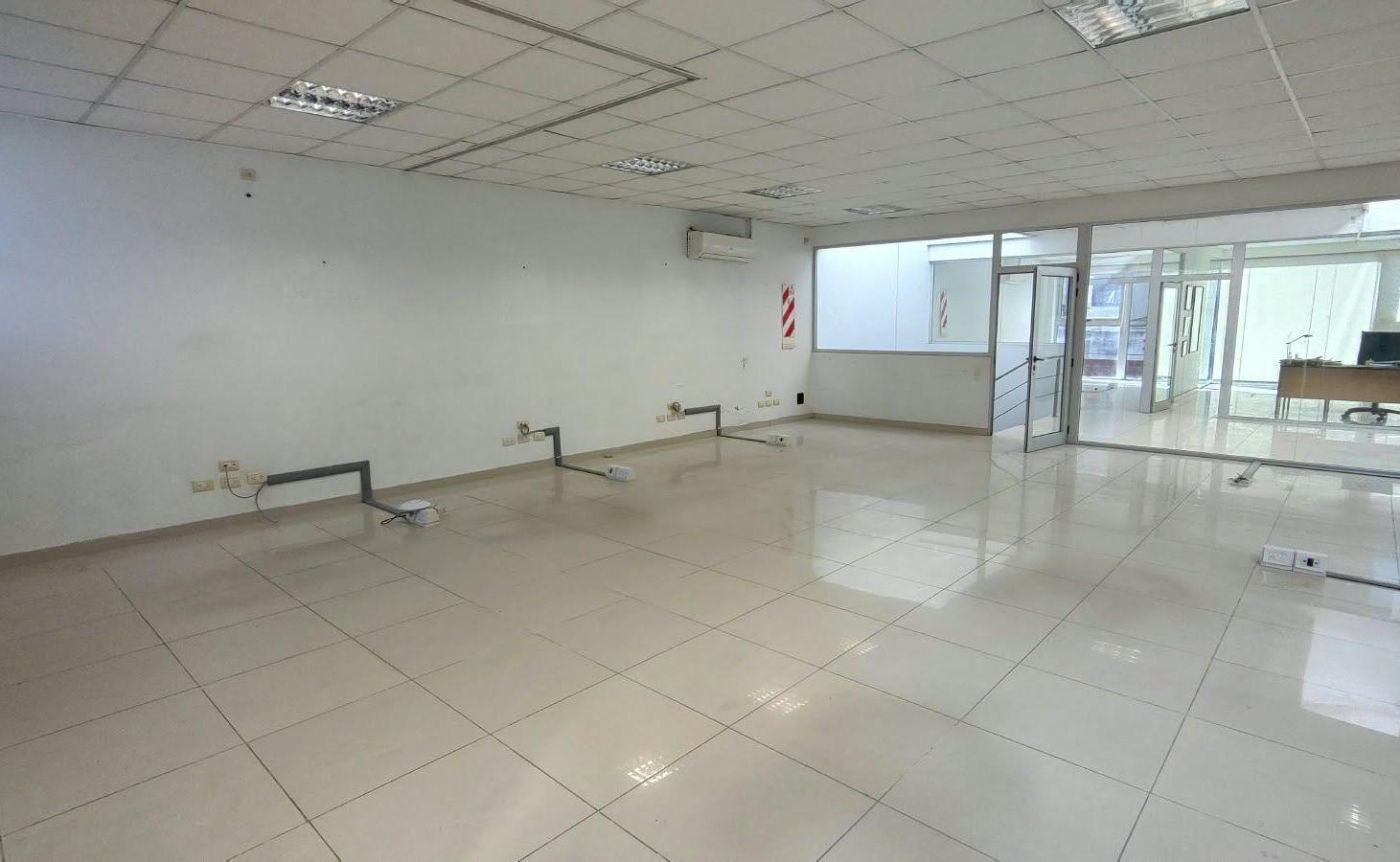 Foto de Alquiler deposito/nave con oficinas sobre avenida. Pichincha, Rosario, imagen 1
