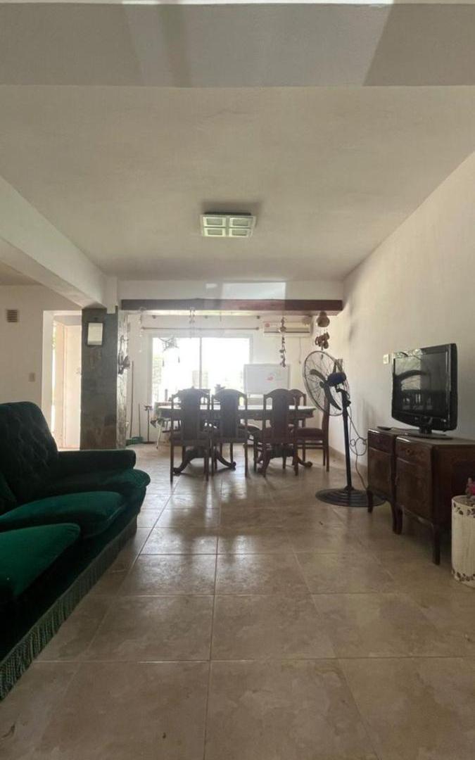 Foto de Venta casa de 2 dormitorios+ comodín y pileta. Los Solares, Zona 4, imagen 1