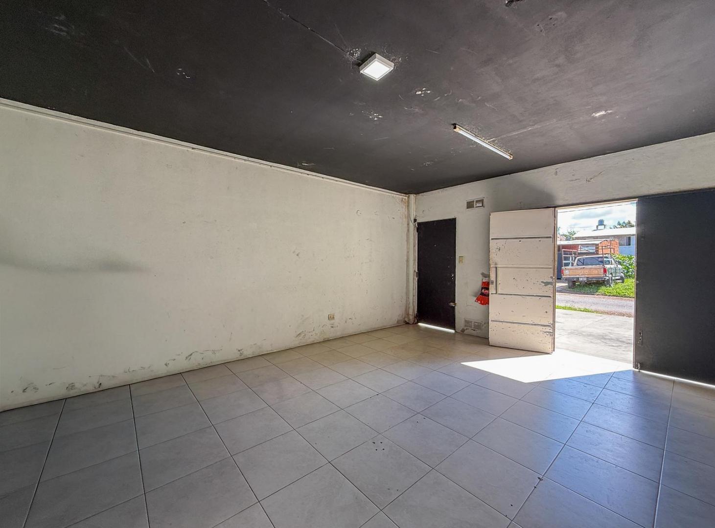 Foto de Venta casa de 2 dormitorios con patio y cochera Granadero Baigorria, imagen 1
