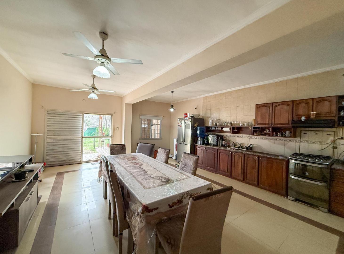 Foto de Venta casa de 2 plantas con 4 dormitorios, patio y terraza en Zona, imagen 5
