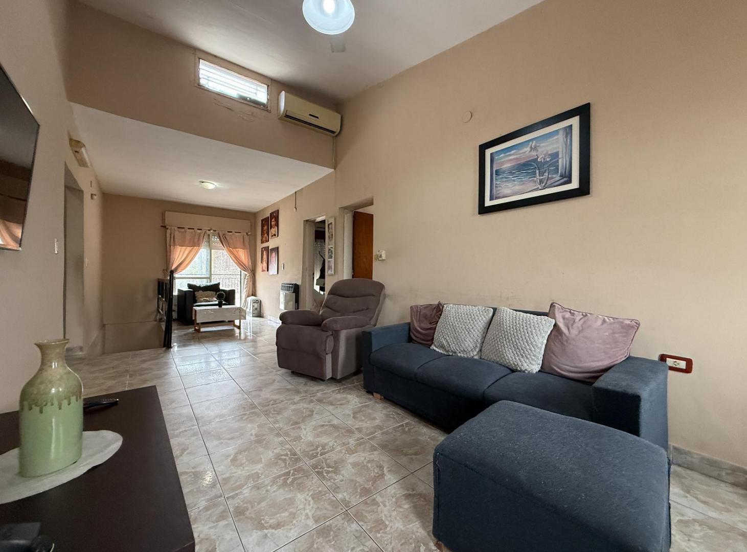 Foto de Venta casa de 2 plantas con 4 dormitorios, patio y terraza en Zona, imagen 3