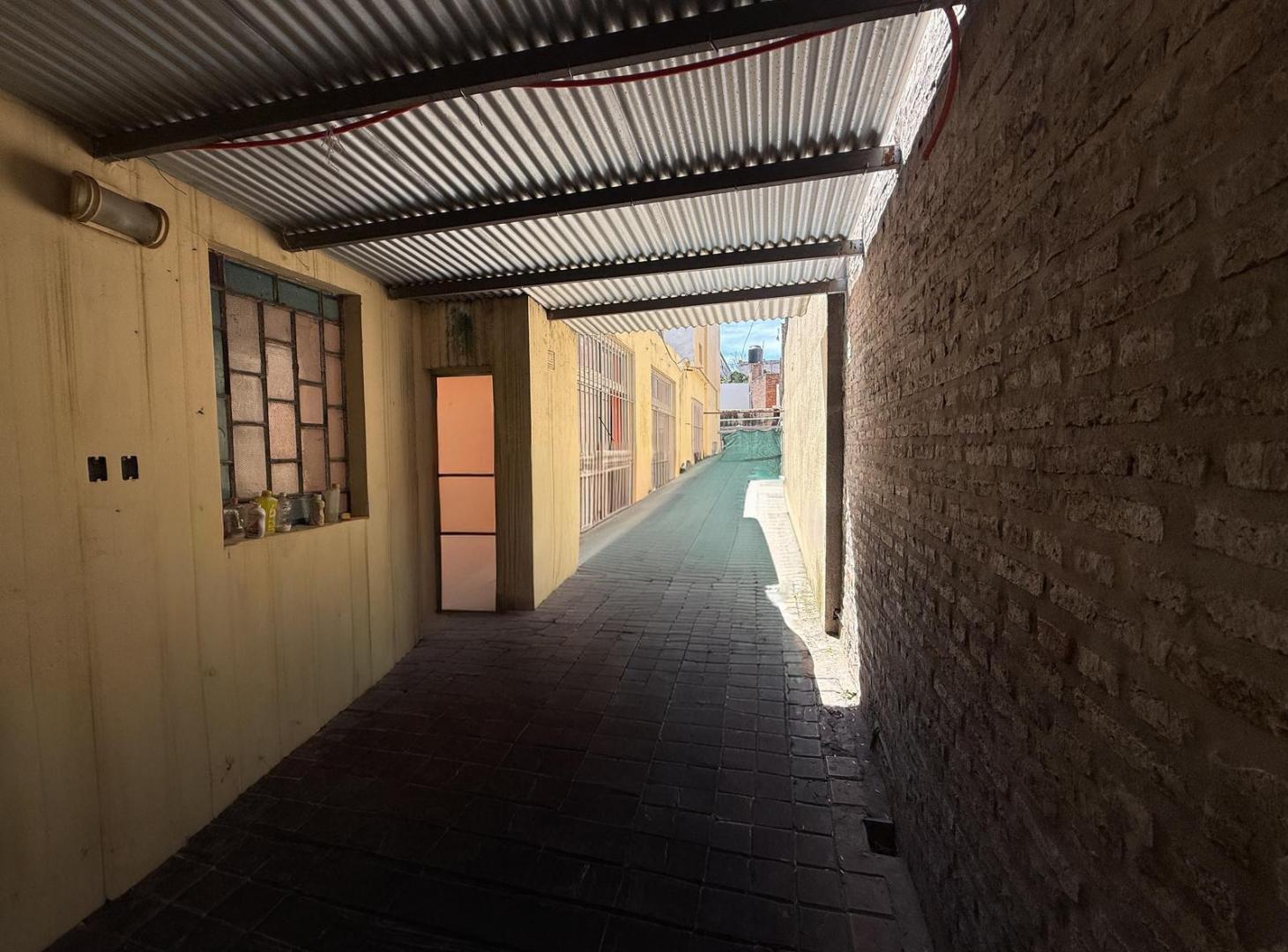 Foto de Venta casa de 3 dormitorios con patio parquizado y cochera barrio, imagen 4
