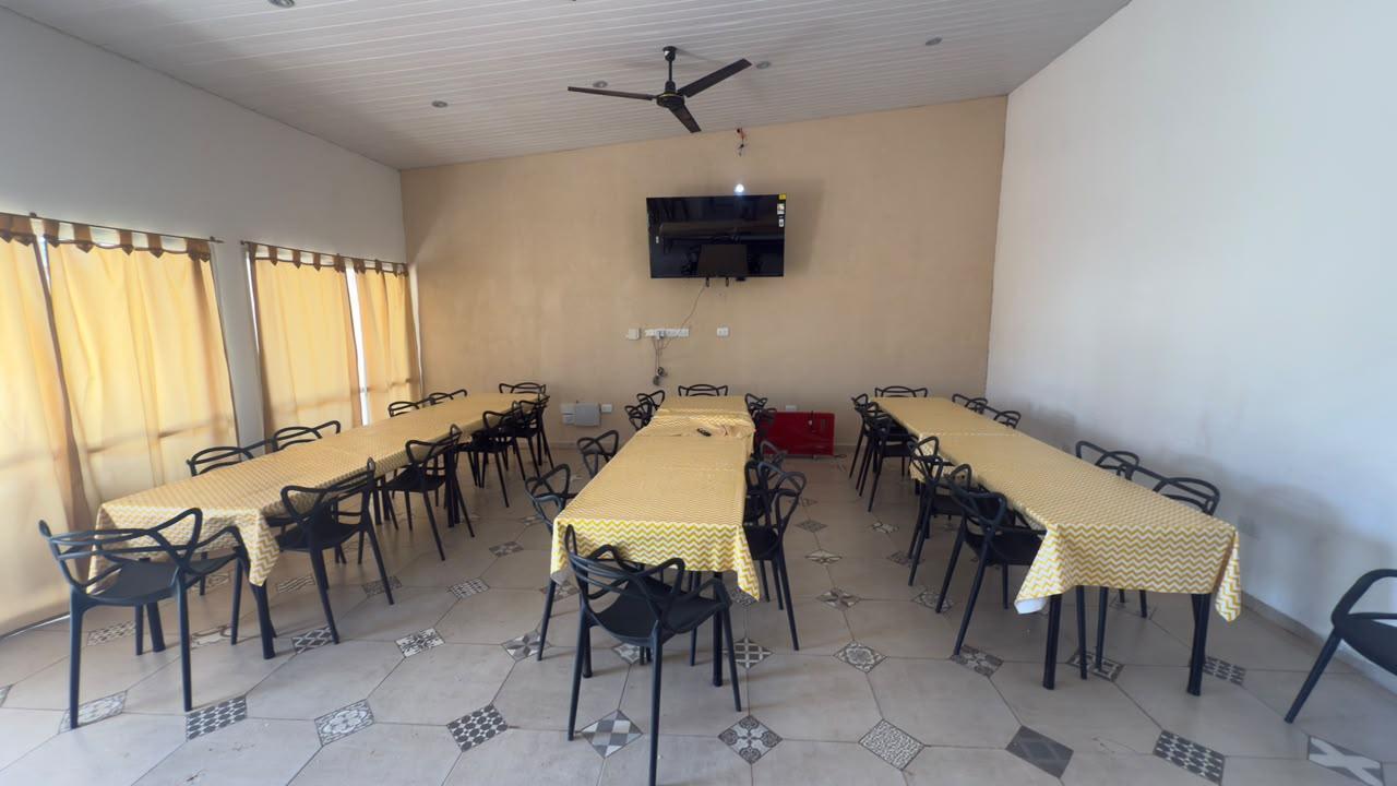 Foto de Venta casa con jardín, pileta y quincho en barrio Lomas de Alicia, imagen 3