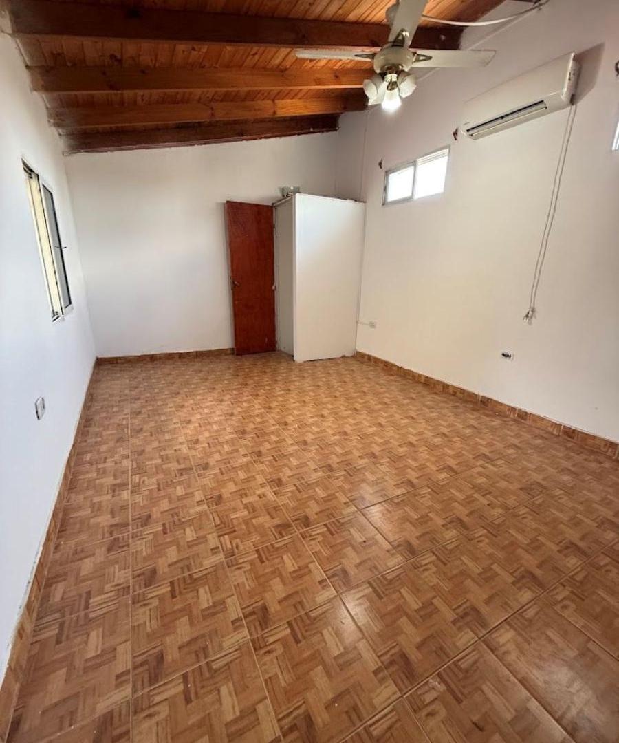 Foto de Venta casa con amplio dormitorio divisible con jardín y pileta, Pueblo, imagen 4