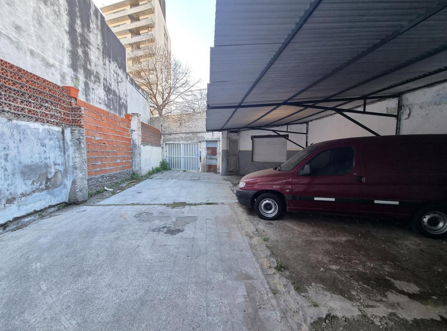 Foto de LOTE DE TERRENO CON CUATRO COCHERAS CUBIERTAS. IDEAL PARA INVERSIÓN CON, imagen 3