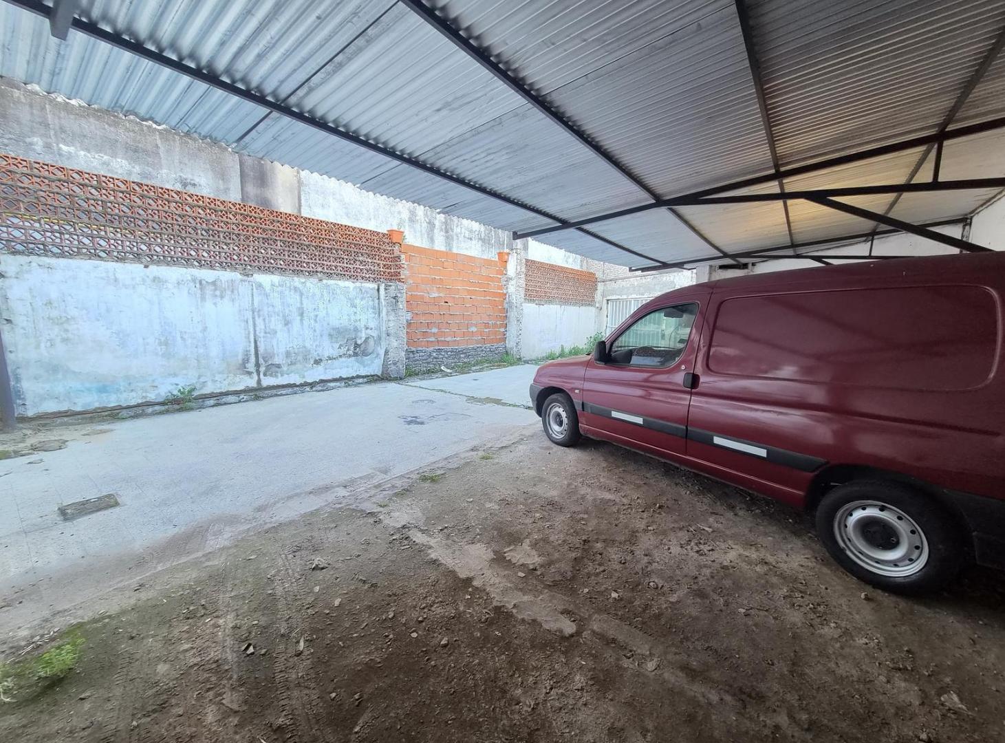 Foto de LOTE DE TERRENO CON CUATRO COCHERAS CUBIERTAS. IDEAL PARA INVERSIÓN CON, imagen 4