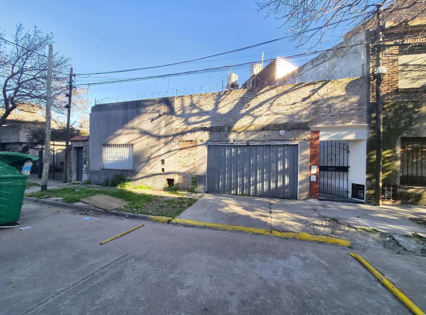 Foto de LOTE DE TERRENO CON CUATRO COCHERAS CUBIERTAS. IDEAL PARA INVERSIÓN CON, imagen 1