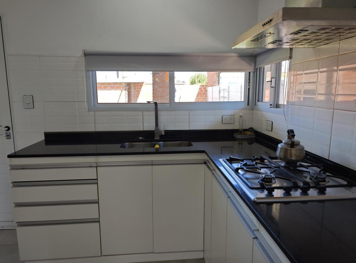 Foto de Venta casa de 2 dormitorios+ cochera Lomas de Alicia, Granadero, imagen 2