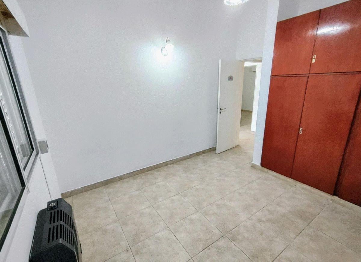 Foto de Venta casa de 3 dormitorios con cochera, jardín y pileta, Funes, imagen 4