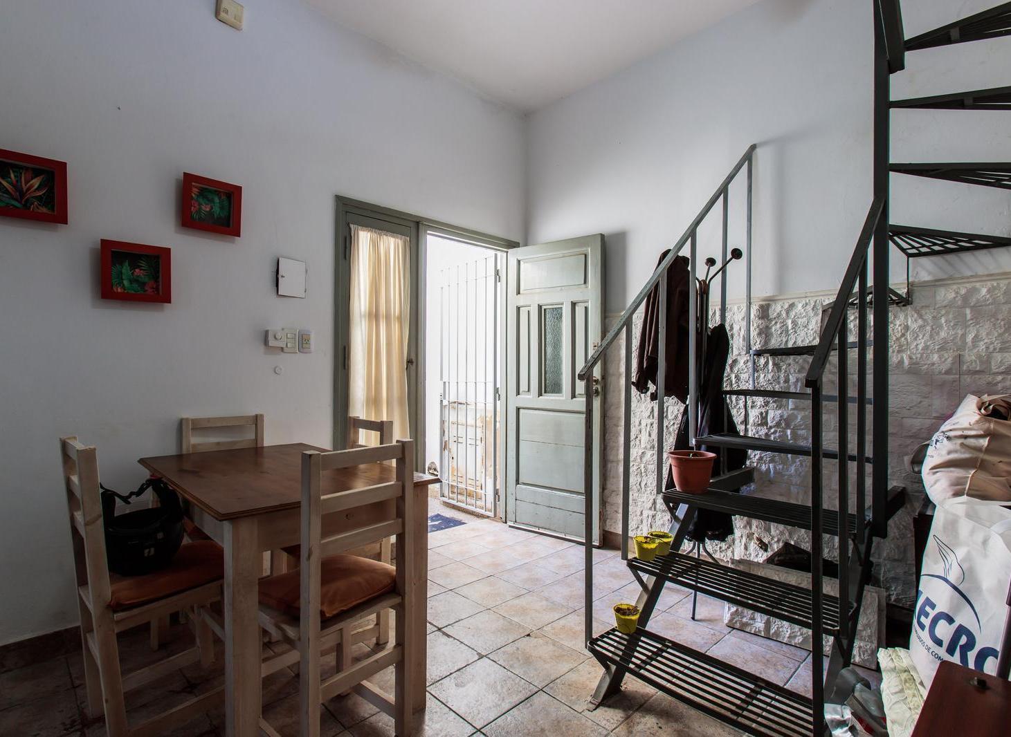 Foto de Venta PH de pasillo a reciclar de 3 dormitorios con patio y terraza, imagen 2