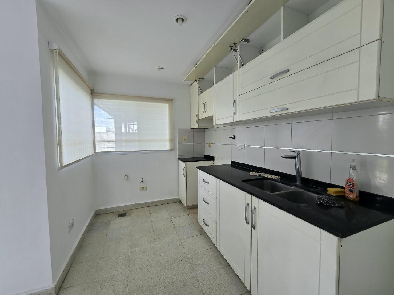 Foto de Alquiler casa 3 dormitorios con pileta General Lagos, imagen 5