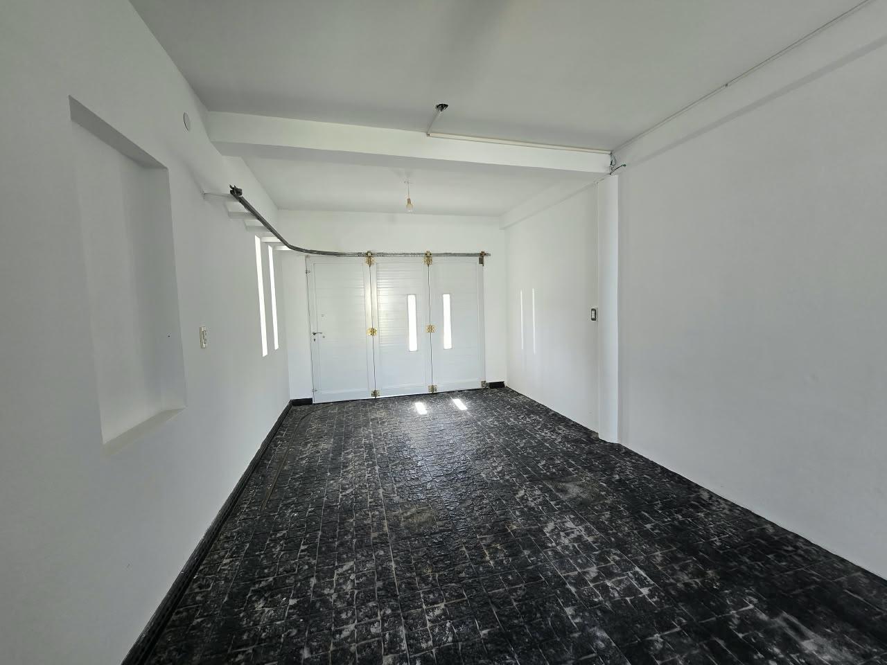 Foto de Alquiler casa 3 dormitorios con pileta General Lagos, imagen 3