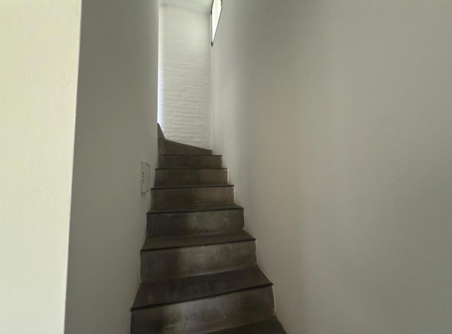 Foto de Alquiler casa de 2 plantas con 2 dormitorios, pileta y cochera, Funes, imagen 3