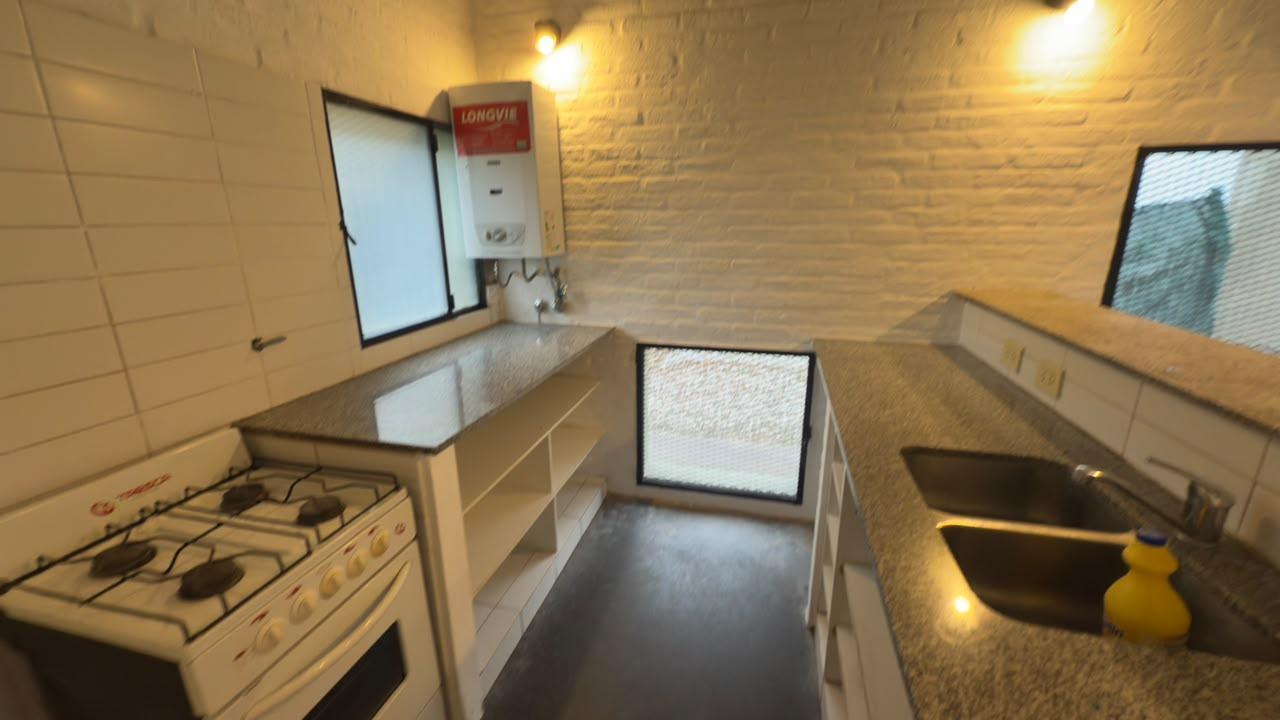 Foto de Alquiler casa de 2 plantas con 2 dormitorios, pileta y cochera, Funes, imagen 4