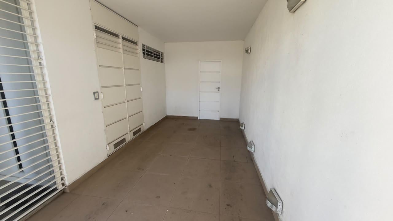 Foto de Alquiler casa de 3 dormitorios con doble cochera, jardín y pileta, imagen 5