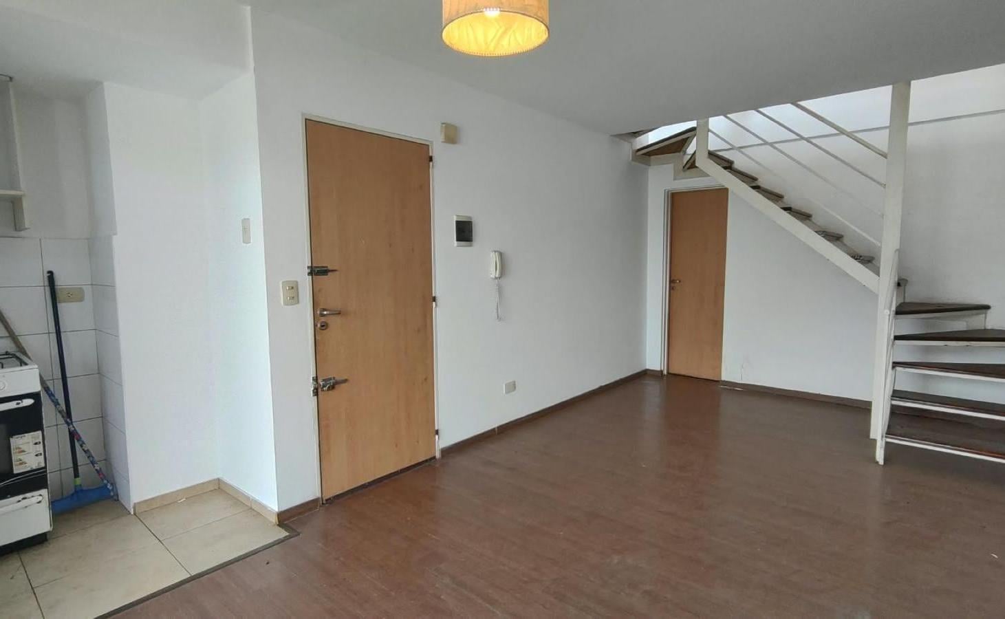 Foto de Venta dúplex de 1 dormitorio con balcón y terraza exclusiva barrio Luis, imagen 3