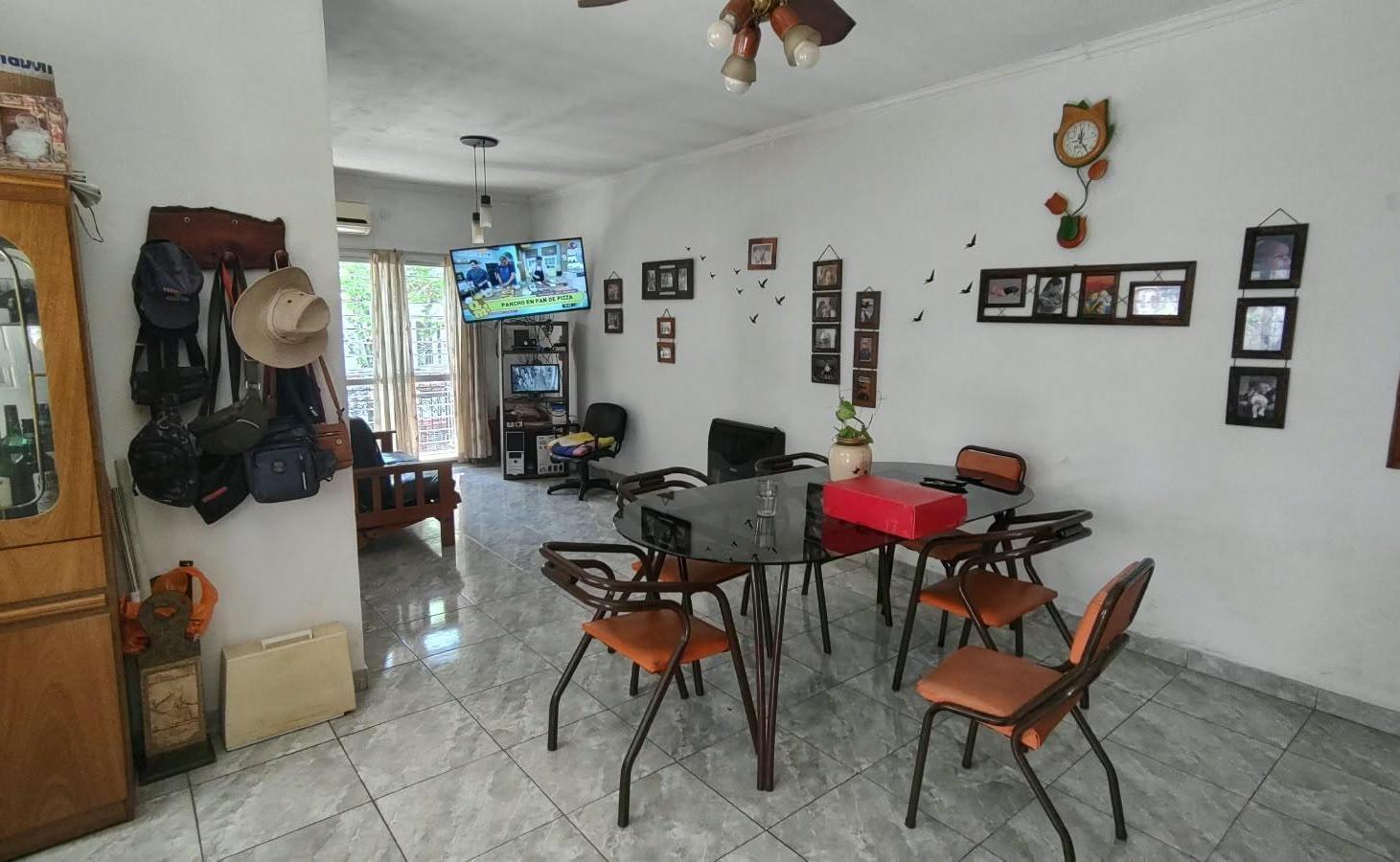 Foto de Venta vivienda con terraza local comercial en PB, barrio Echesortu, imagen 1