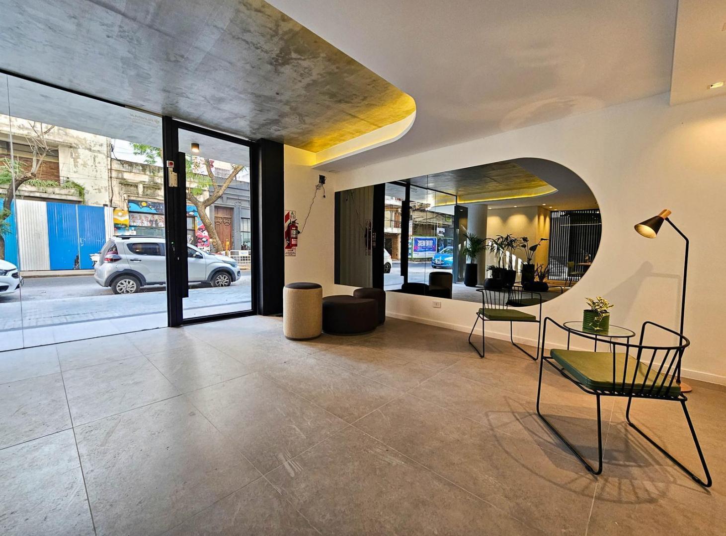 Foto de Alquiler departamento monoambiente con terraza exclusiva ,zona Centro, imagen 3
