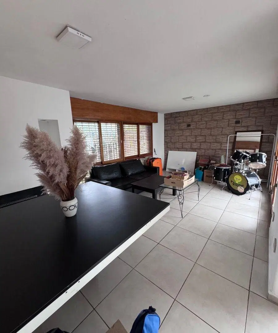 Lomas de San Martín, impecable propiedad en una planta. 5