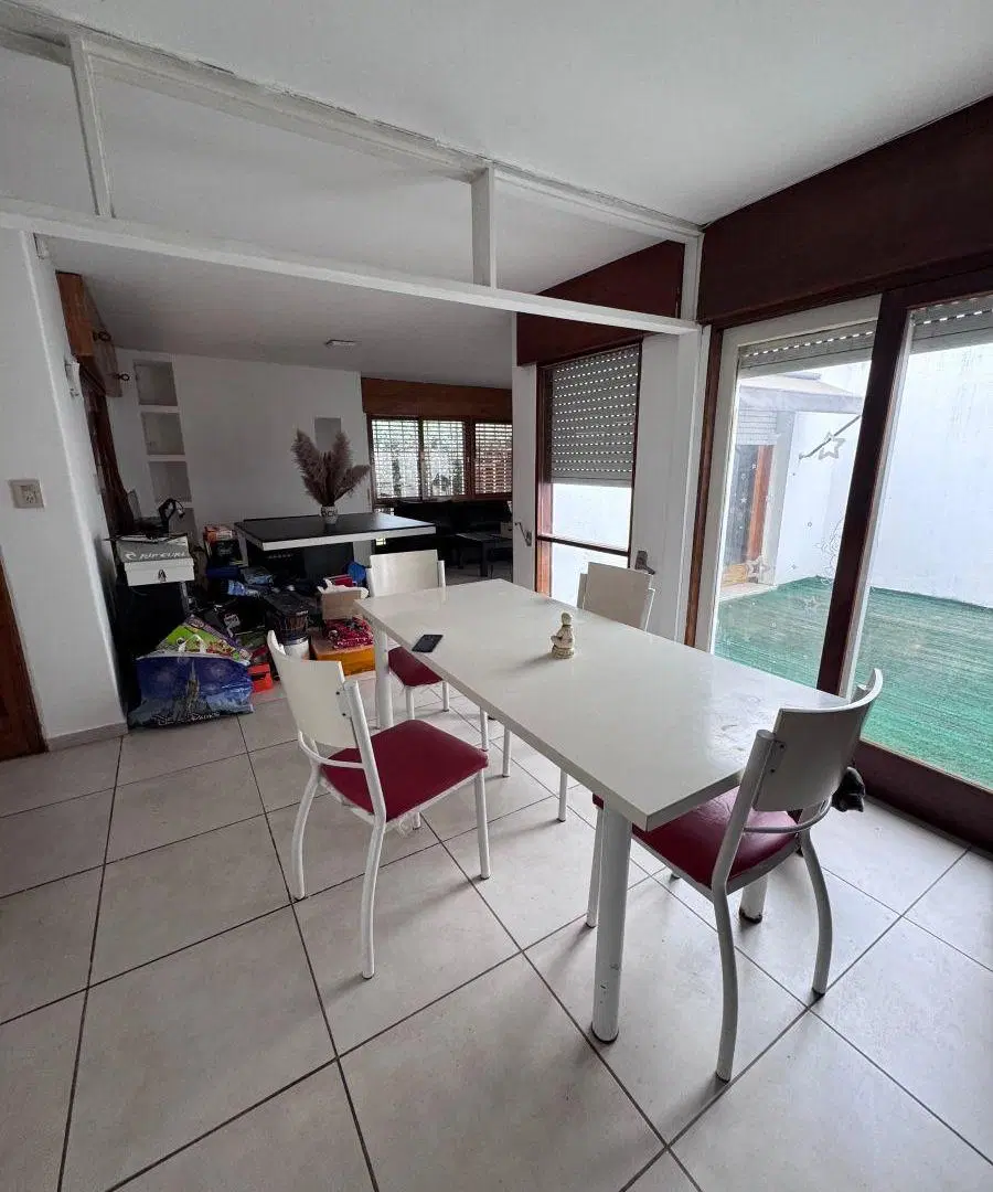 Lomas de San Martín, impecable propiedad en una planta. 3