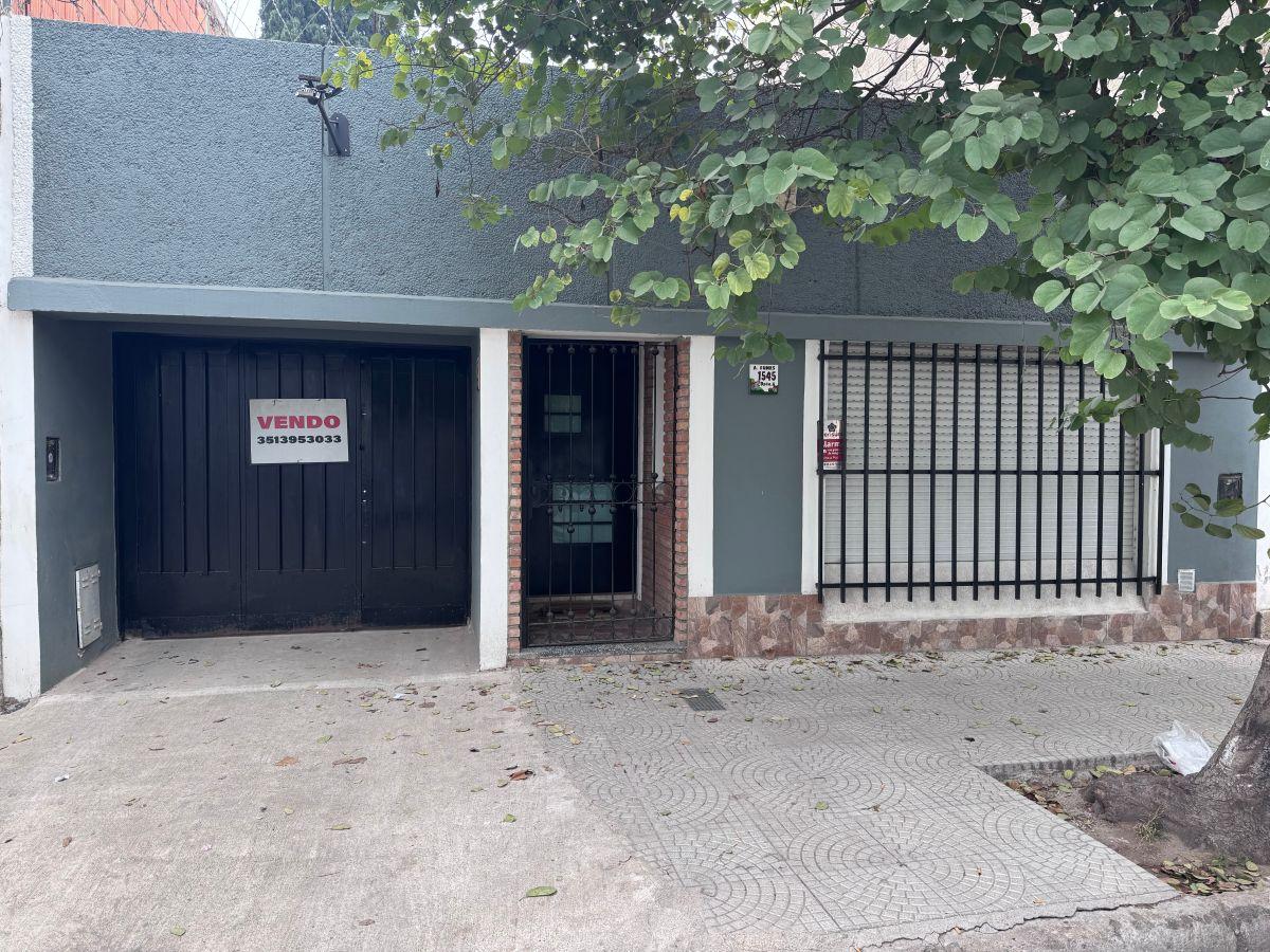 San Vicente, casa con 7 cocheras de alquiler mensual + departamento independiente.