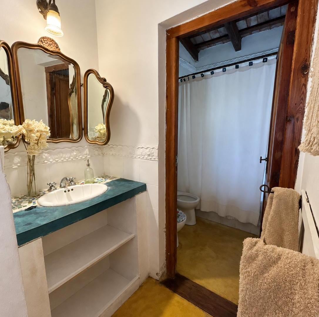 Foto de CASA EN VENTA CON TERRENO DE 2500 m² CON 4 DORMITORIOS SOBRE SANTA, imagen 4
