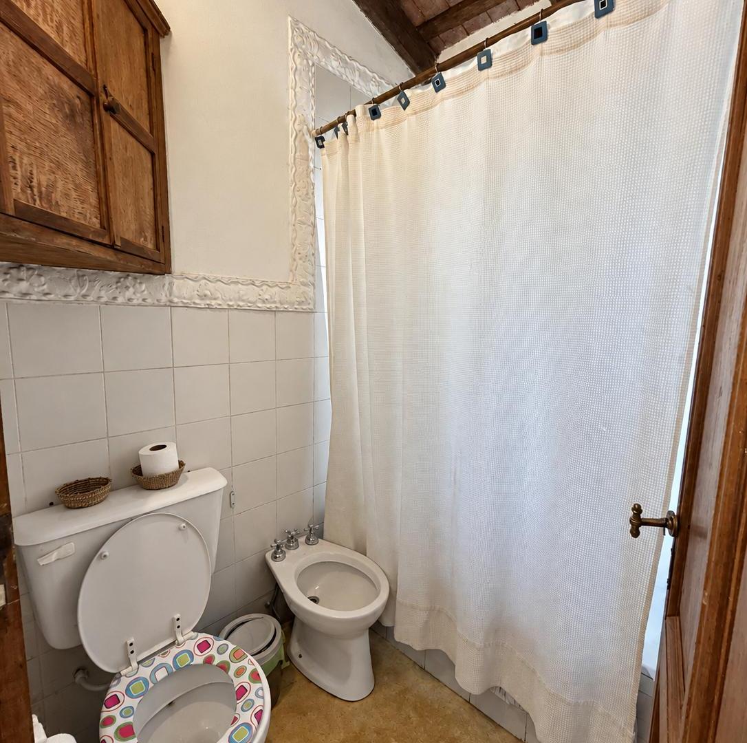 Foto de CASA EN VENTA CON TERRENO DE 2500 m² CON 4 DORMITORIOS SOBRE SANTA, imagen 5