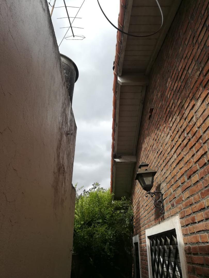 casa de 3 ambientes con cochera y fondo libre