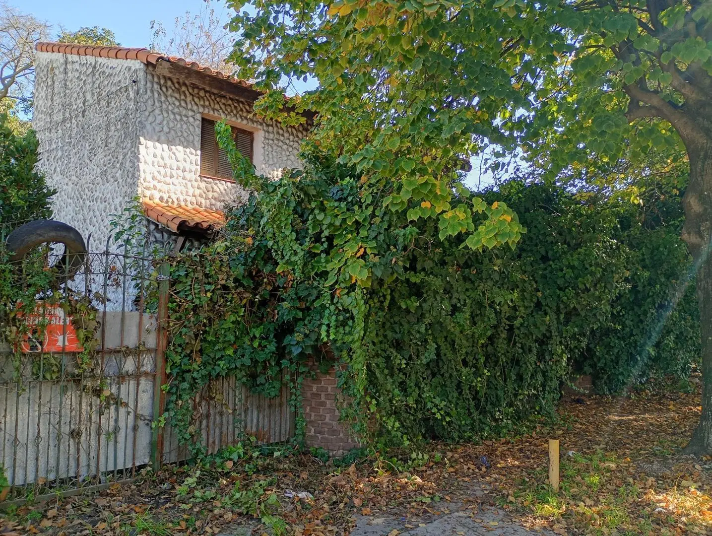 Gran lote en Barrio la Perla 4