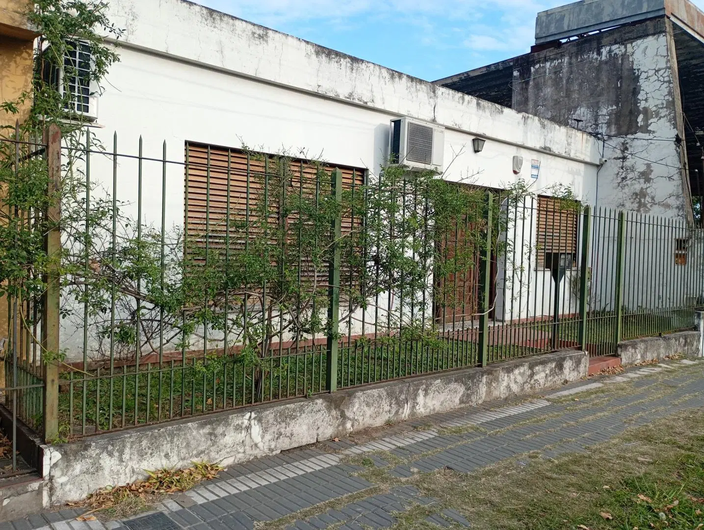 Venta casa de 4 ambientes  más PH 2 ambientes con patio. 2