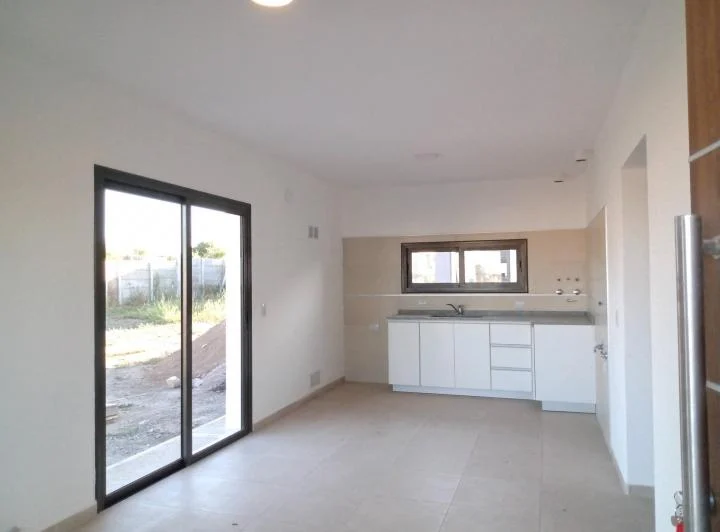 CASA  EN ALQUILER  Bº EL MIRADOR 4
