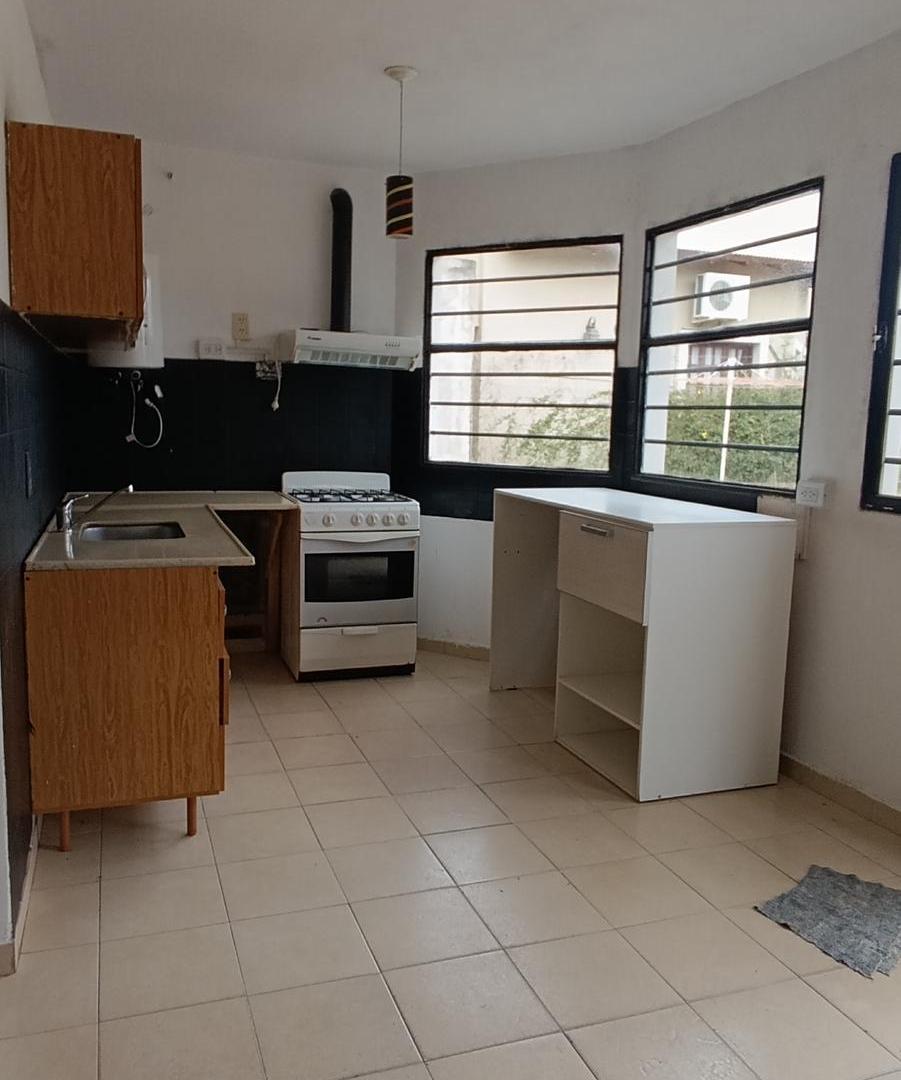 Foto de DEPARTAMENTO EN ALQUILER UBICADO EN BARRIO RESIDENCIAL, imagen 2