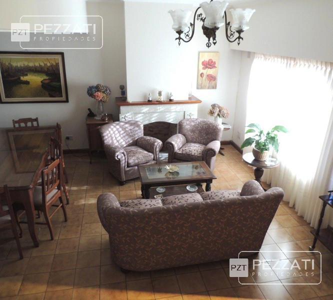 Chalet y Depto de 1 Amb Independiente. Zona Chauvin. Garage. 3